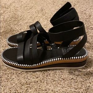 Vince Camuto VC-Margreta Sandals